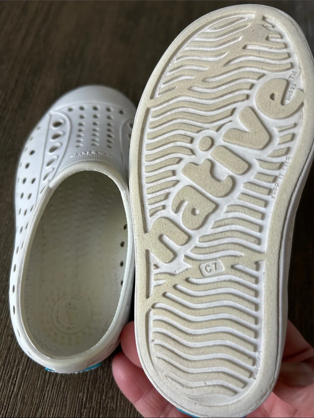 Native Jefferson Kids Water Shoe Slip-On White, Size C7.